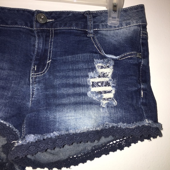 SOLD ON VINTED— Joe Boxer Ripped Denim Shorts With Lace Trim Size 9 - Picture 4 of 5